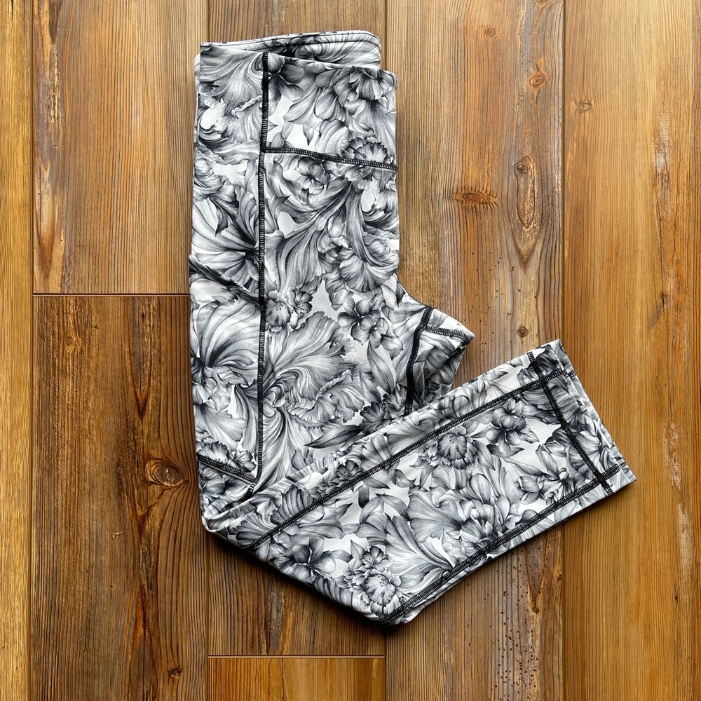 Lululemon Speed Up Crop *21” Light Garden White Black